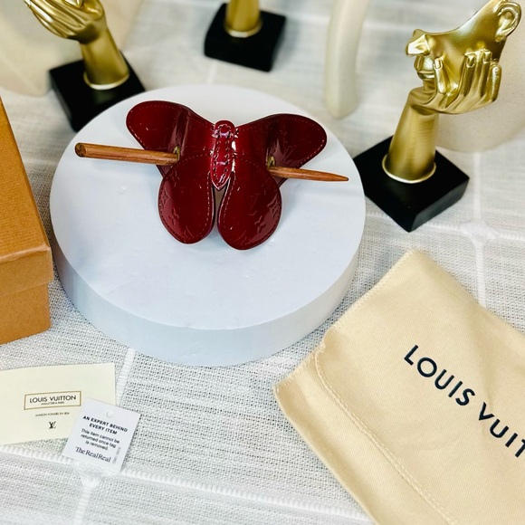 EUC Rare Louis Vuitton Burgundy Monogram Vernis Conte de Fees Butterfly Hair Pin - Picture 4 of 17